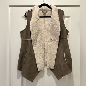 Natural Reflections Suede and Sherpa Vest Sz Large